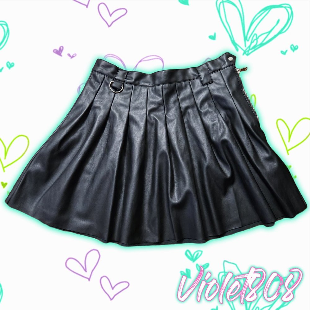 [L] Streetwear Society Black Vegan Leather Pleated Mini Skirt